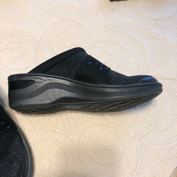 Clogs - Picture 2 of 3